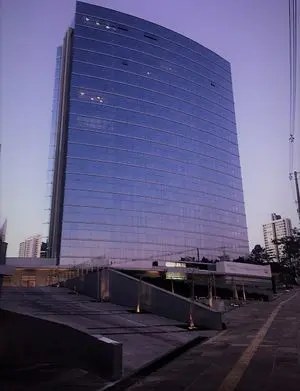 Fachada do pr&eacute;dio do escrit&oacute;rio na Av. Sen. Tarso Dutra, 605, Porto Alegre